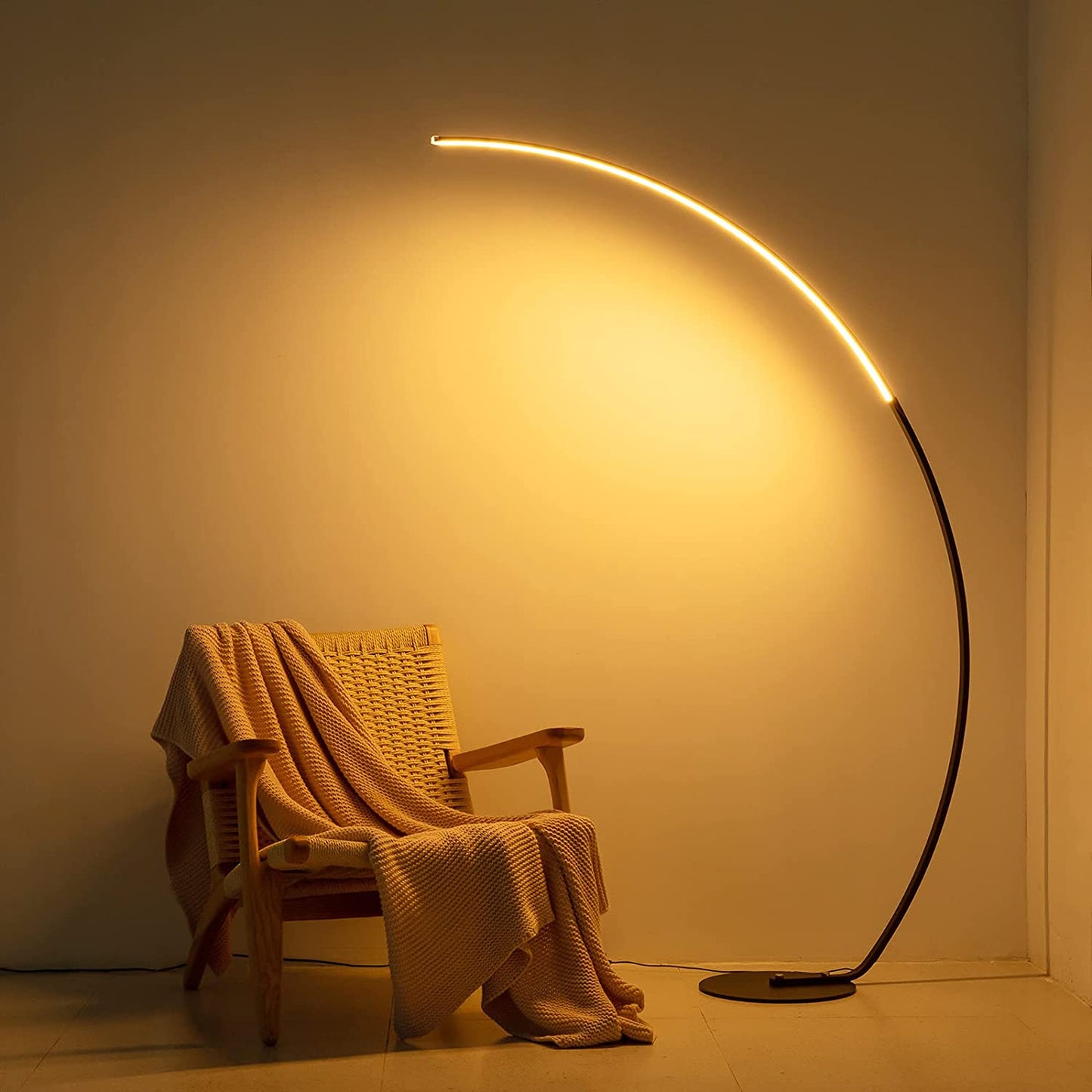 Lampadaire Courbe RGBW & Télécommande