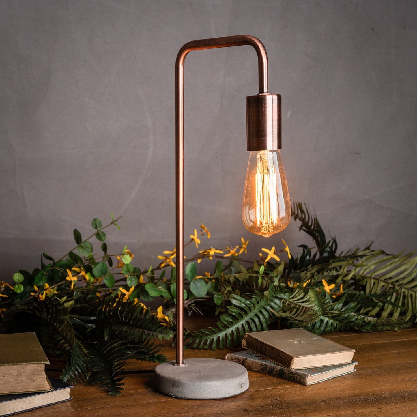 Lampe Industrielle en Cuivre & Socle en Pierre